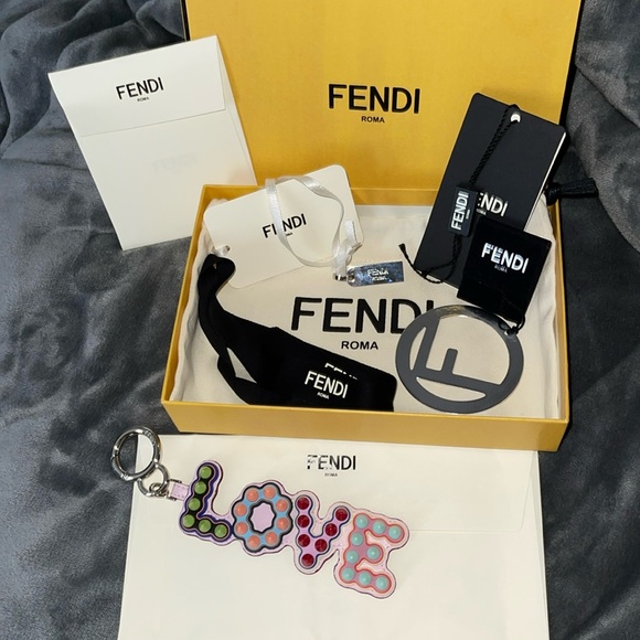 Fendi Brand new with tags key charm n USB holder and excellent condition w box - Picture 5 of 9